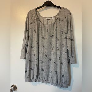 Reitmans top grey with black floral detail